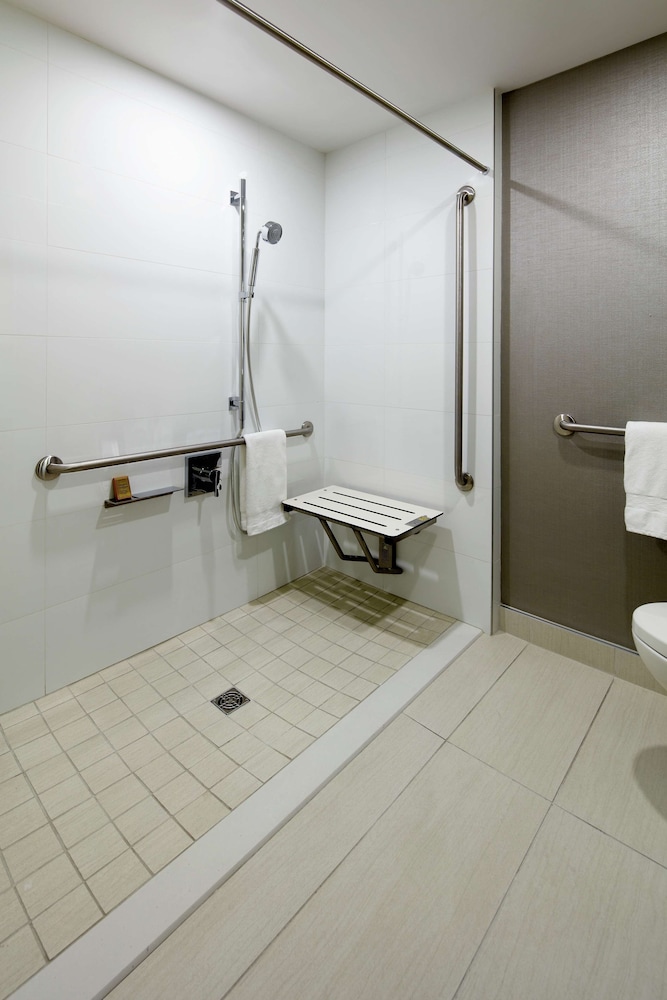 DoubleTree by Hilton Montreal 20/77