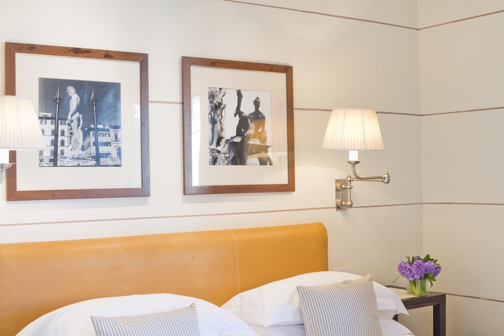 Gallery Art Hotel 30/39