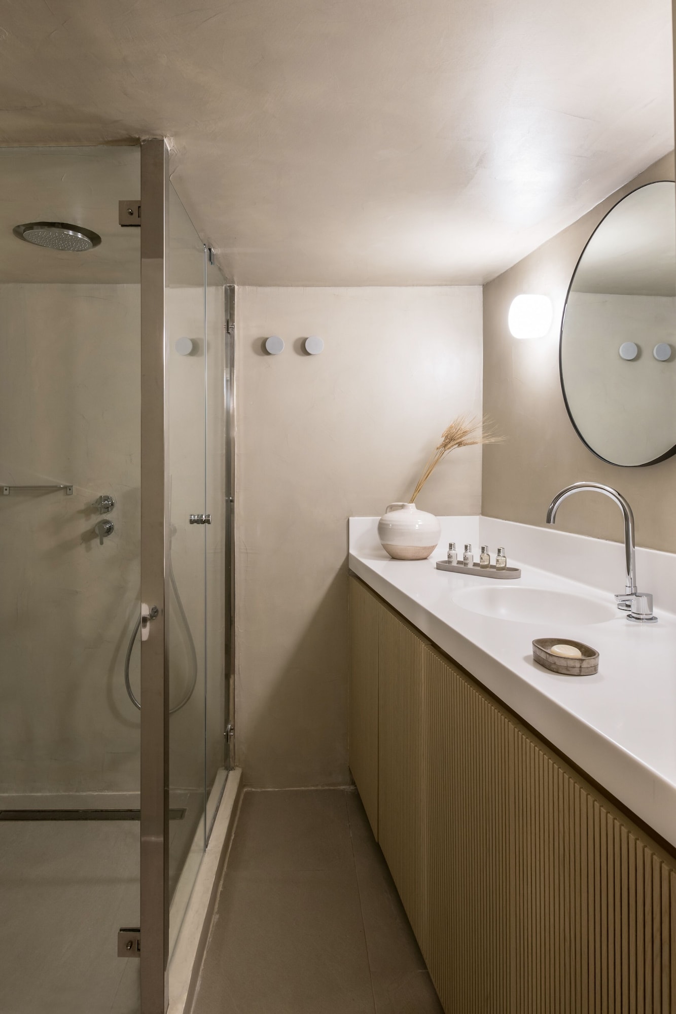 2 BEDROOMS, EXCLUSIVE, SUITE, JETTED TUB