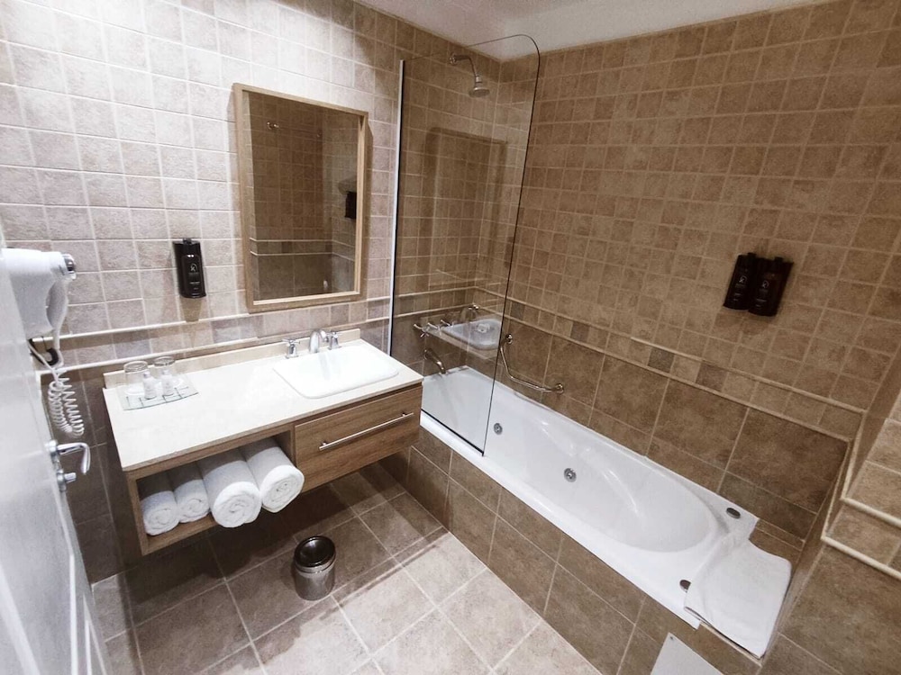 Xelena Hotel and Suites 47/49