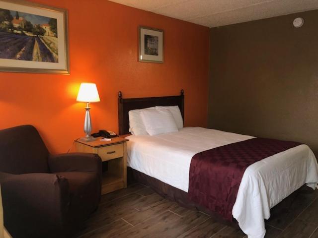 غرفة بسرير كوين لذوي الإعاقة، Americas Best Value Inn Laredo 6/9
