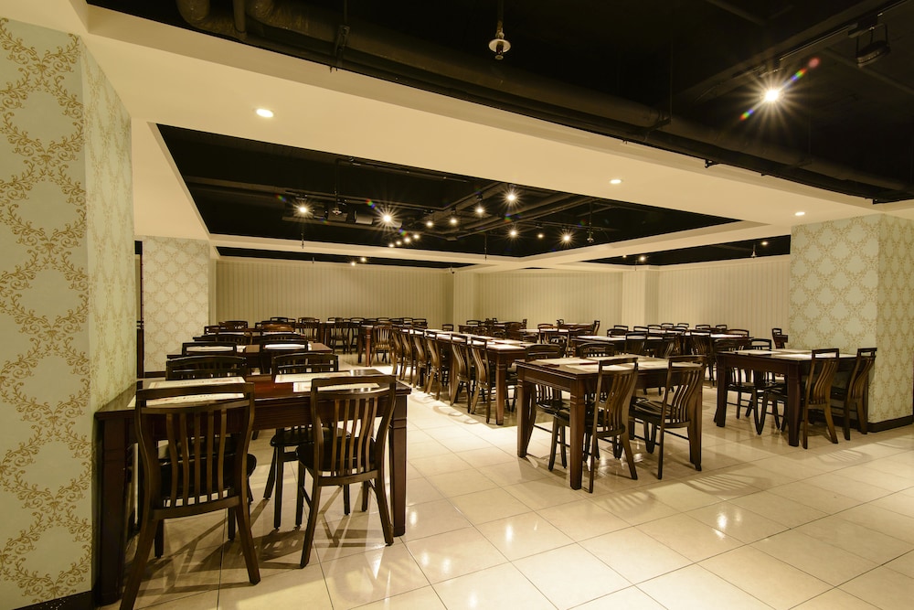 San Hua Hotel 33/38