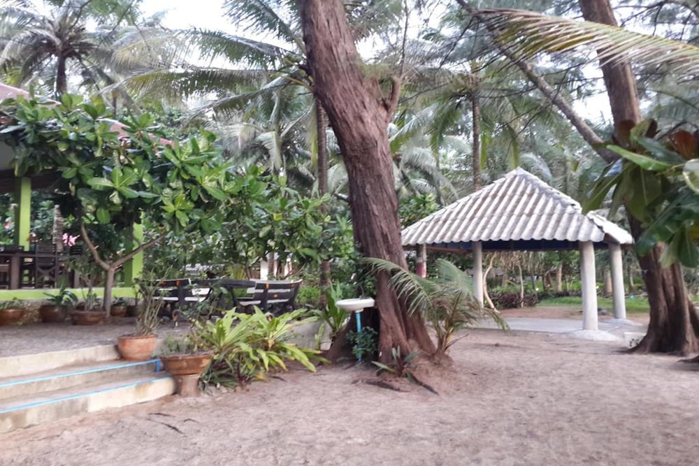 Phayam Coconut Beach Resort 37/50
