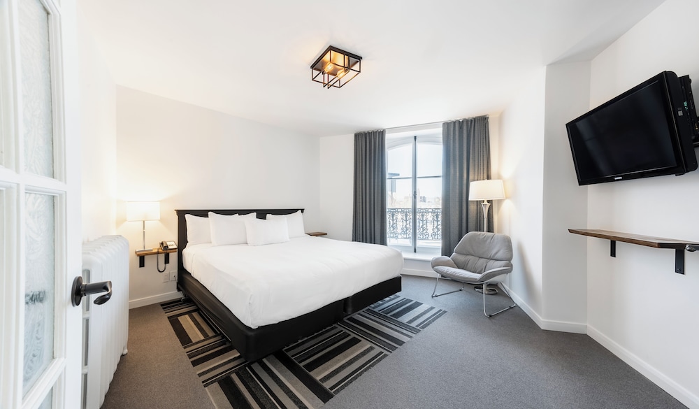 EXECUTIVE, SUITE