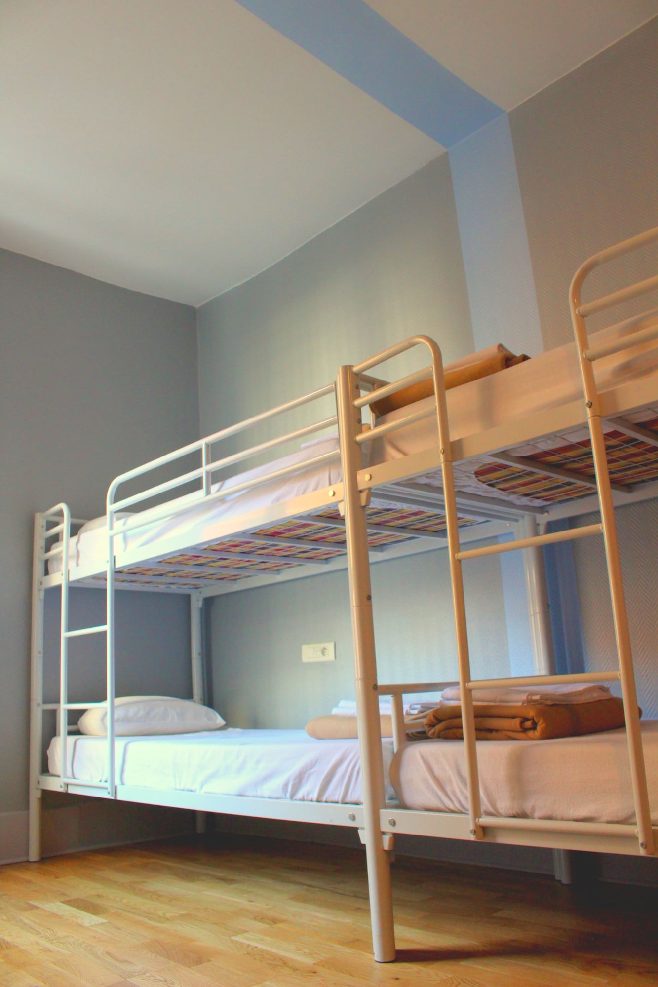 ROOM, QUADRUPLE