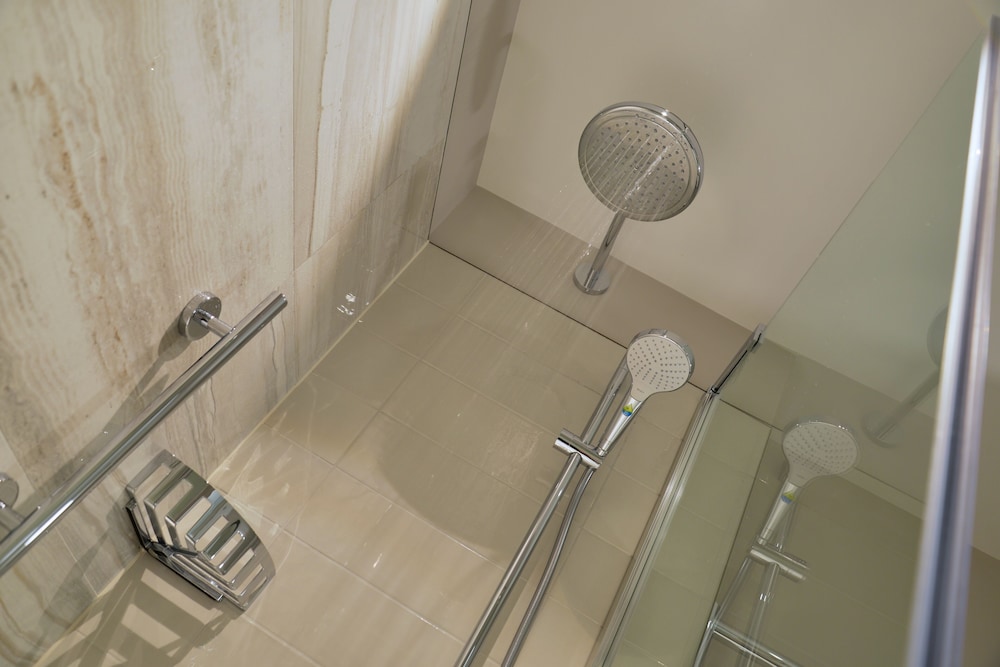 De Vere Cranage Estate 44/44