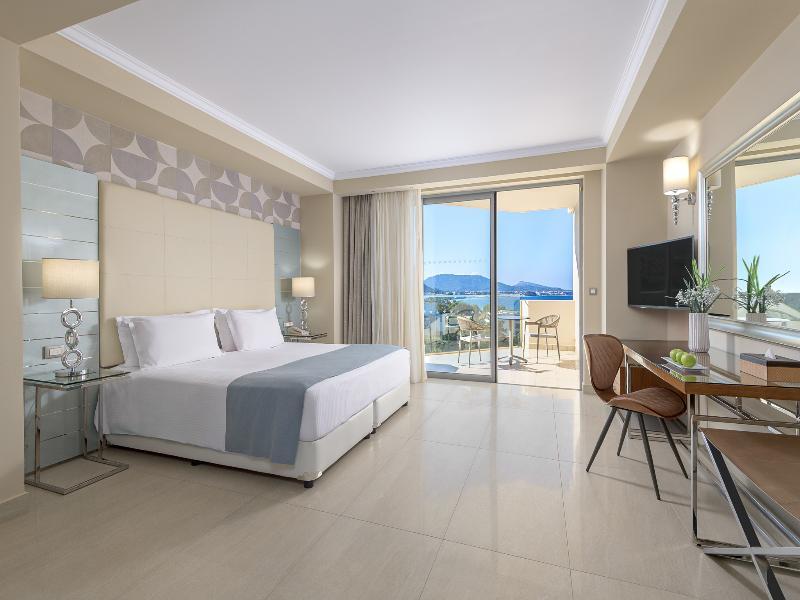 Deluxe, Double or Twin Bed, Side Sea View
