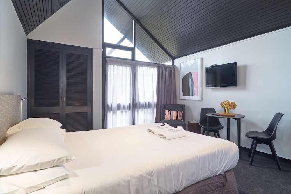 DELUXE, STUDIO, QUEEN BED