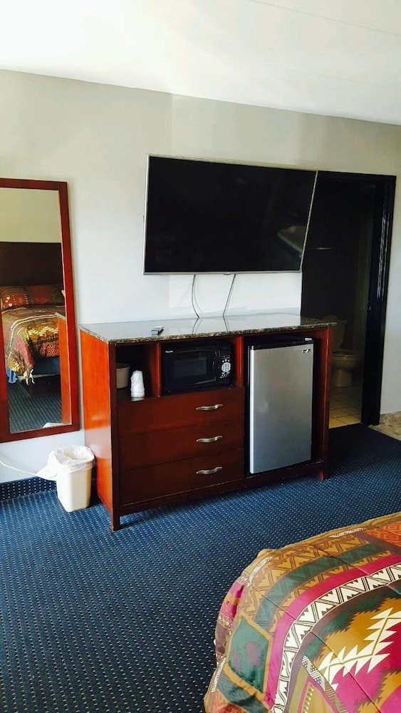 American Inn & Suites 5/28