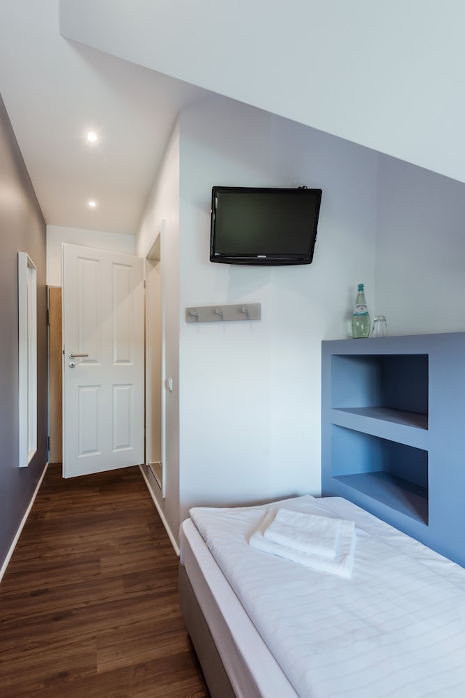 ROOM, SINGLE, SMALL