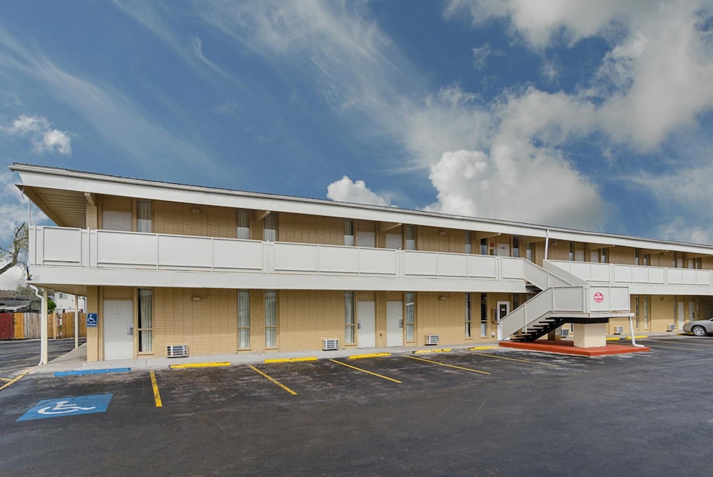 Alamo Inn Suites 4/61