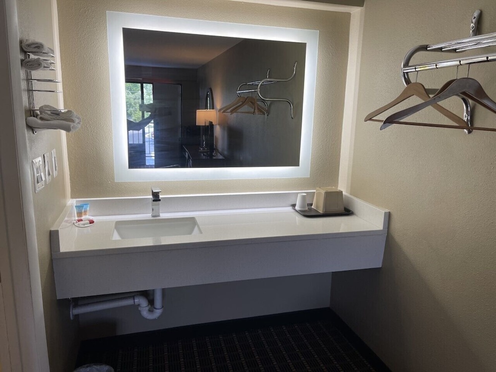Super 8 By Wyndham Jessup/Baltimore Area 3/24