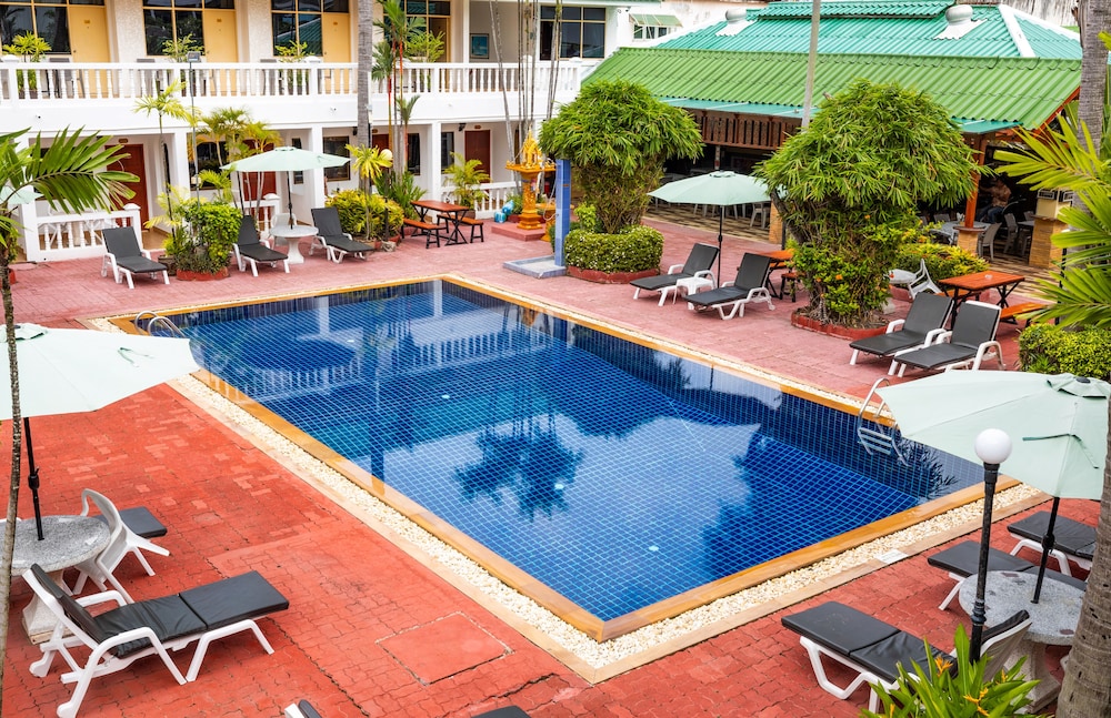 The Expat Hotel 45/50