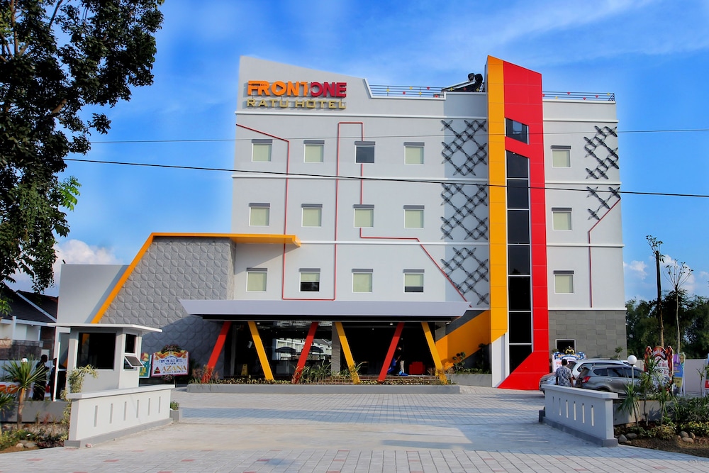 Front One Hotel Nganjuk 2/30