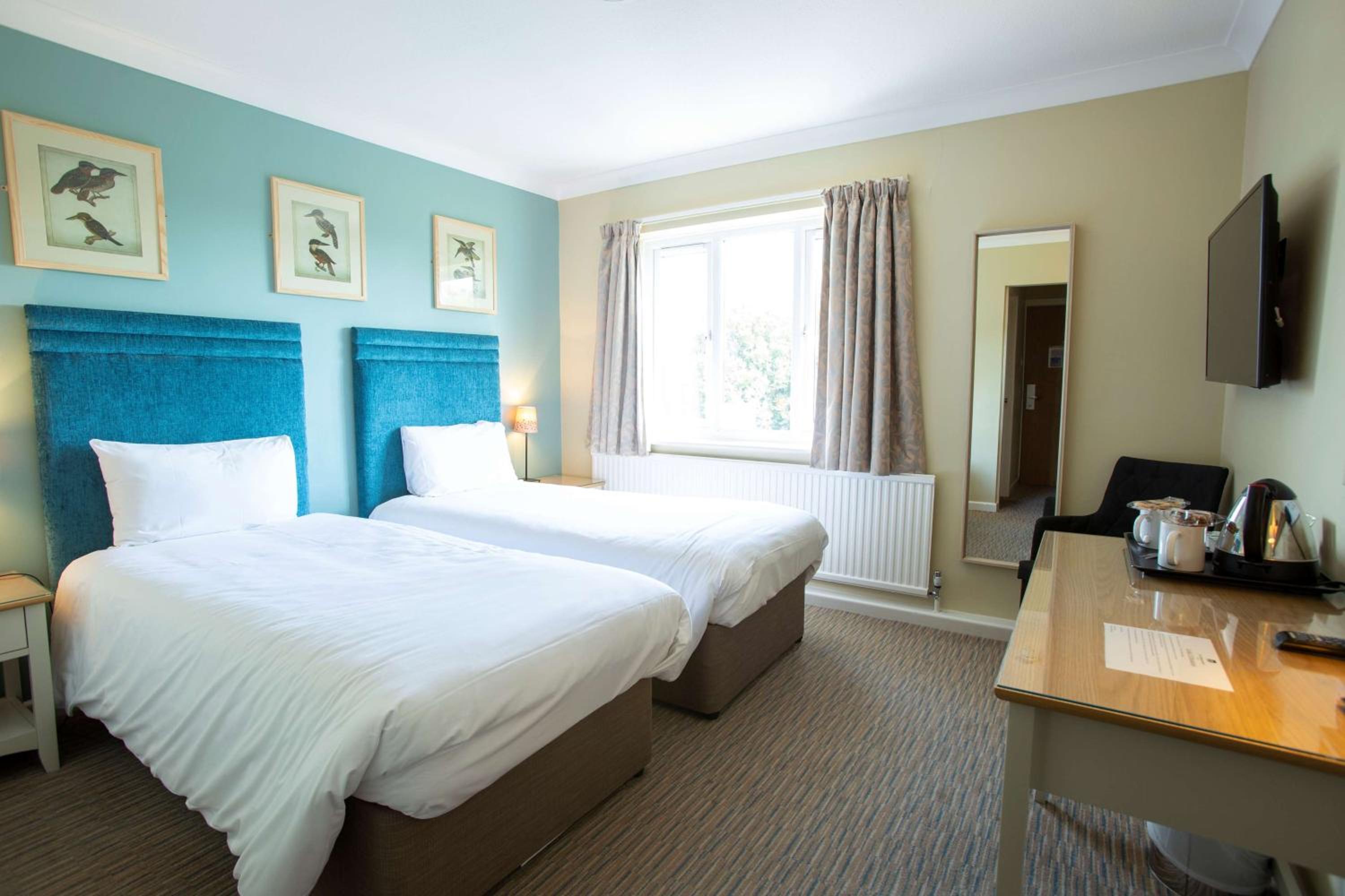 Room, Twin Beds, Riverside