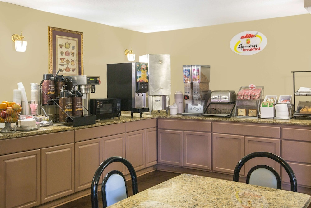 Super 8 By Wyndham Oxford 18/24