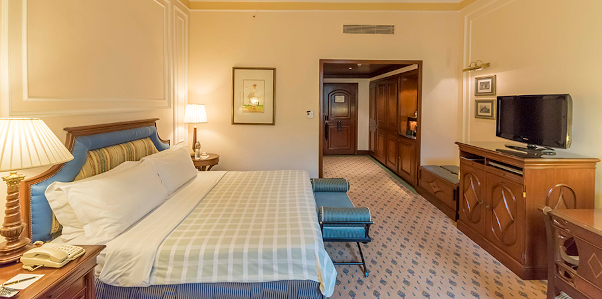THE OBEROI GRAND 22/81
