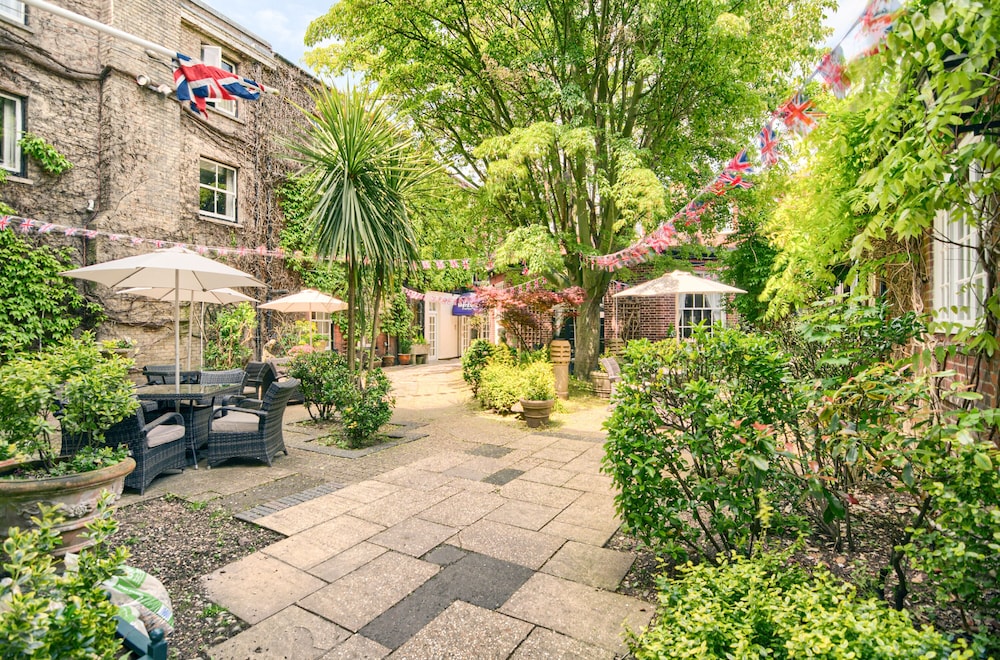 Mercure Salisbury White Hart Hotel 69/71
