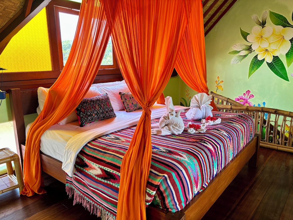 MEZZANINE, DELUXE, POOL VIEW