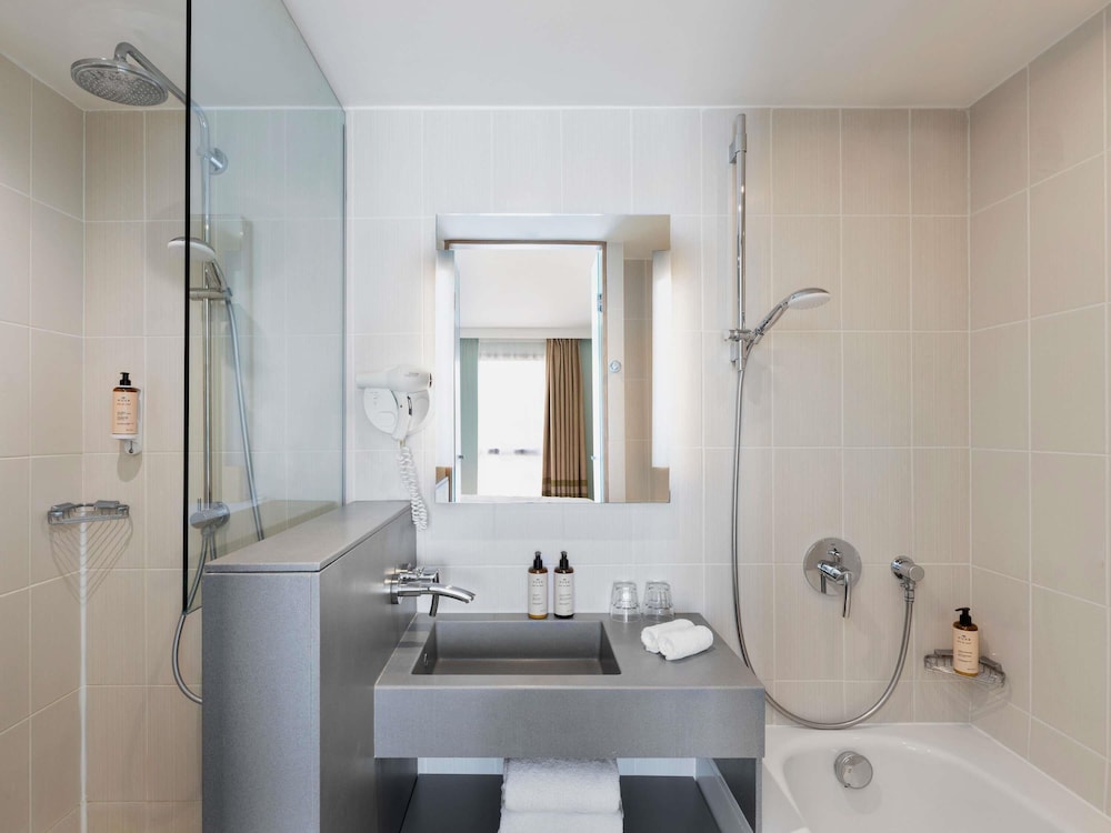 جناح بسرير كينج بشرفة مع أريكة، MERCURE AMIENS CATHEDRALE 5/7