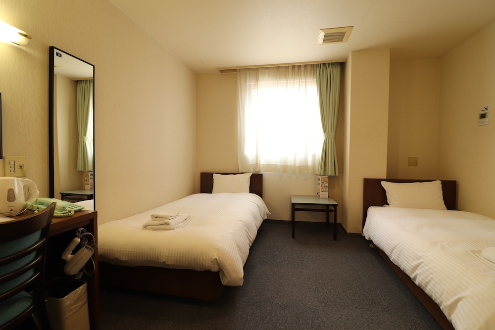 ROOM, TWIN BEDS, SMOKING