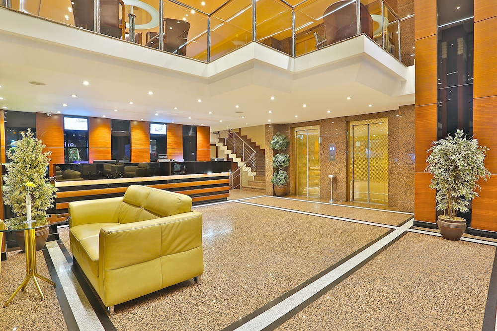 Grand Madrid Hotel 4/34