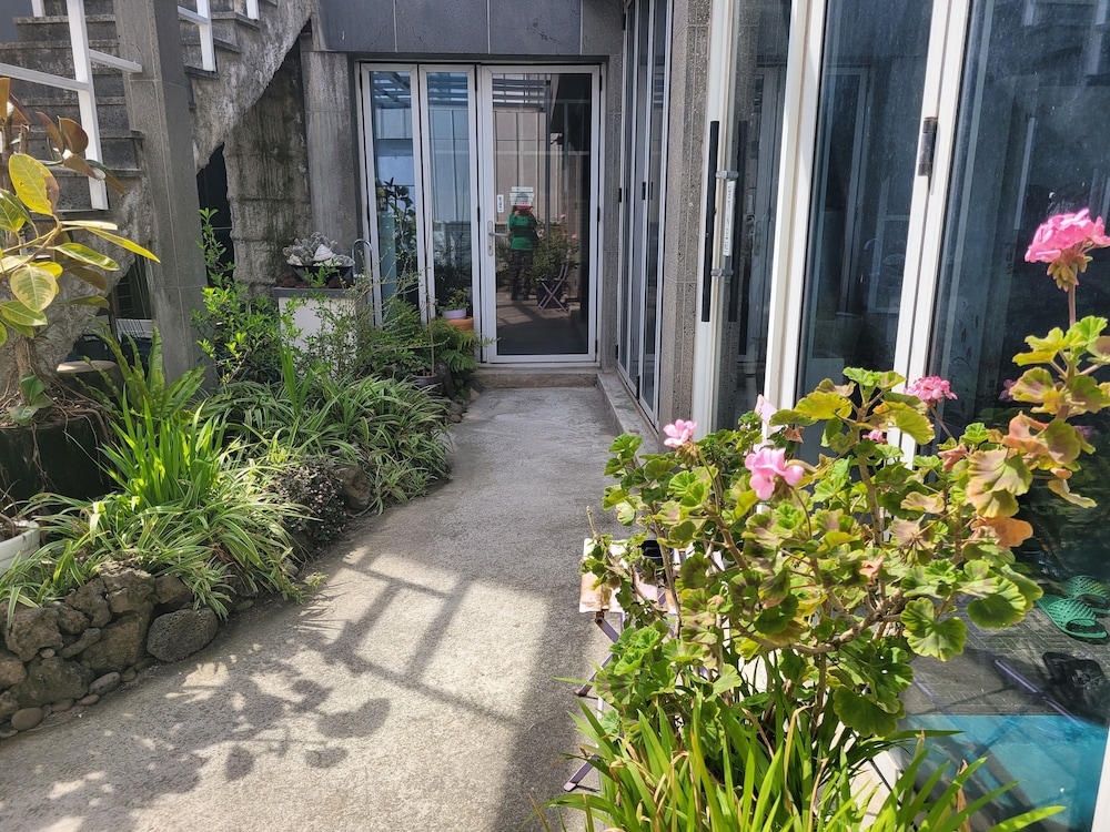 Vision Guest House 40/50