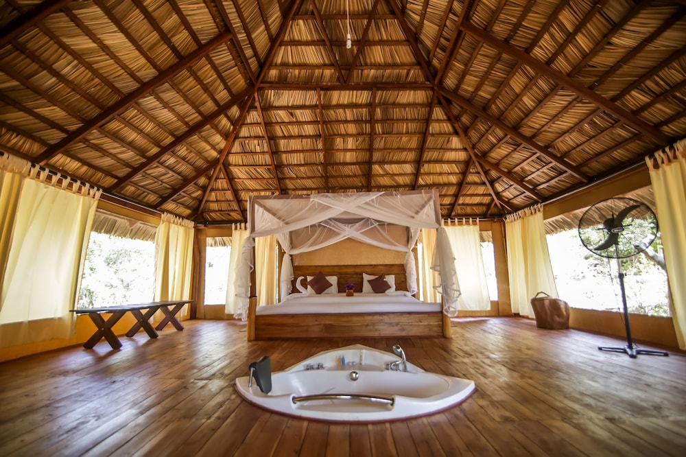 Yala Safari Camping 15/50
