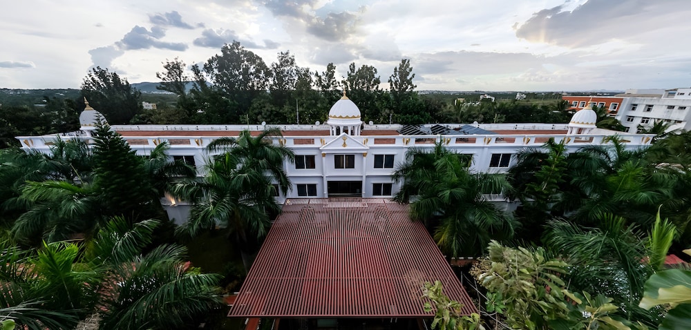 JalMahal Resort &amp; Spa 6/72