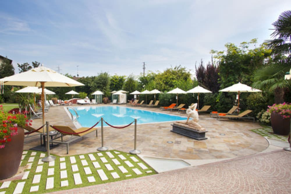 Vip's Motel Luxury Accommodation & Spa 64/72