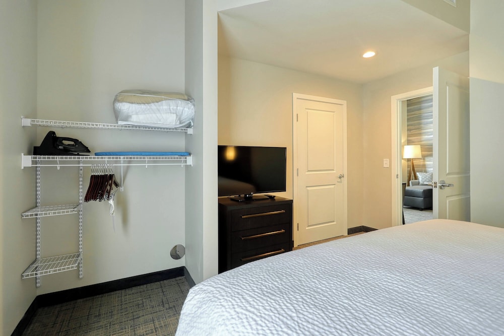 1 BEDROOM, SUITE, ACCESSIBLE