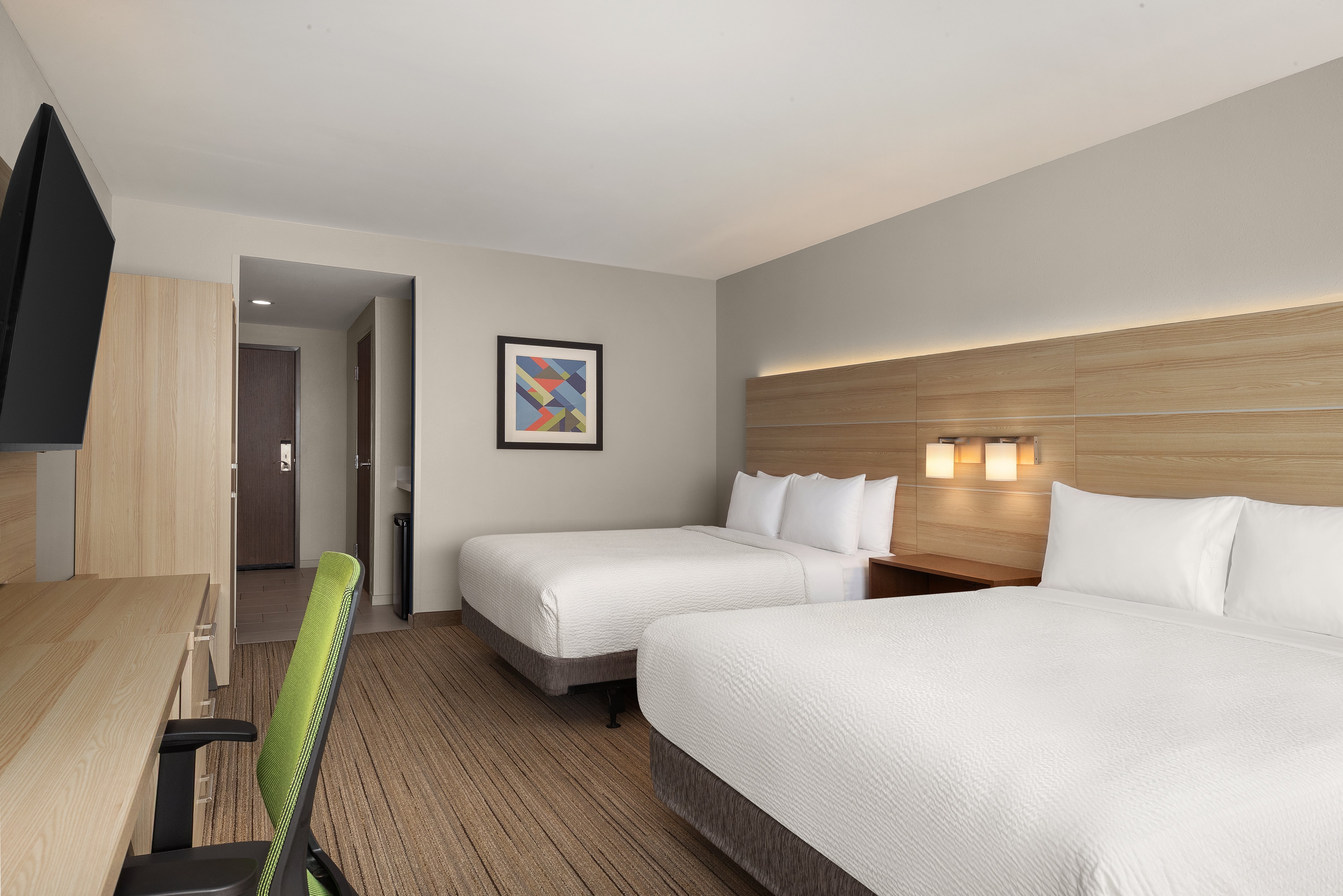 Holiday Inn Express Suites Staunton 24/75