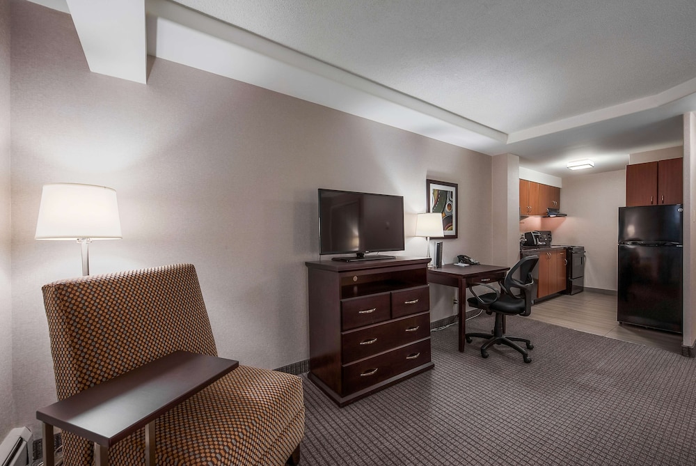 Coast Calgary Downtown Hotel and Suites by APA 35/61
