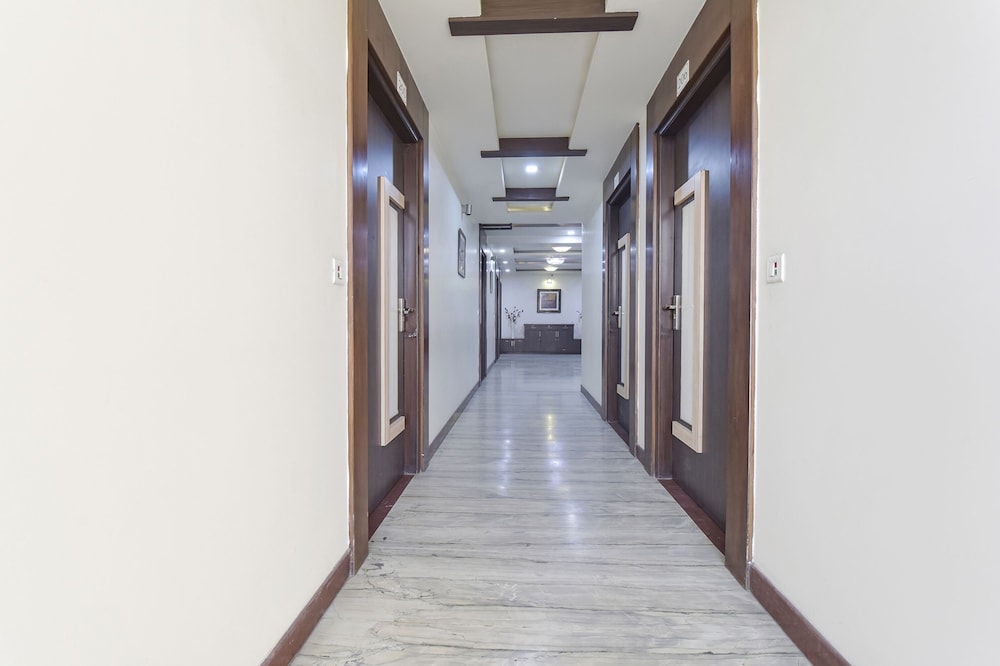 Fabhotel Signature Inn 34/50