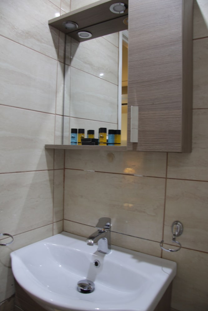 Elikon Hotel 28/32