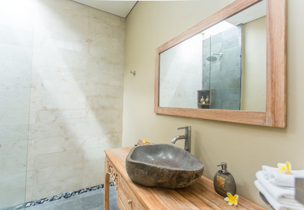 Kailash Suites 33/33