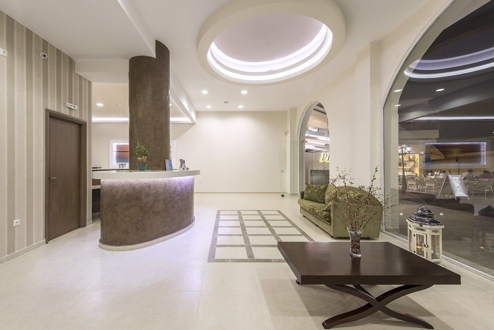 Pirofani Hotel 5/50