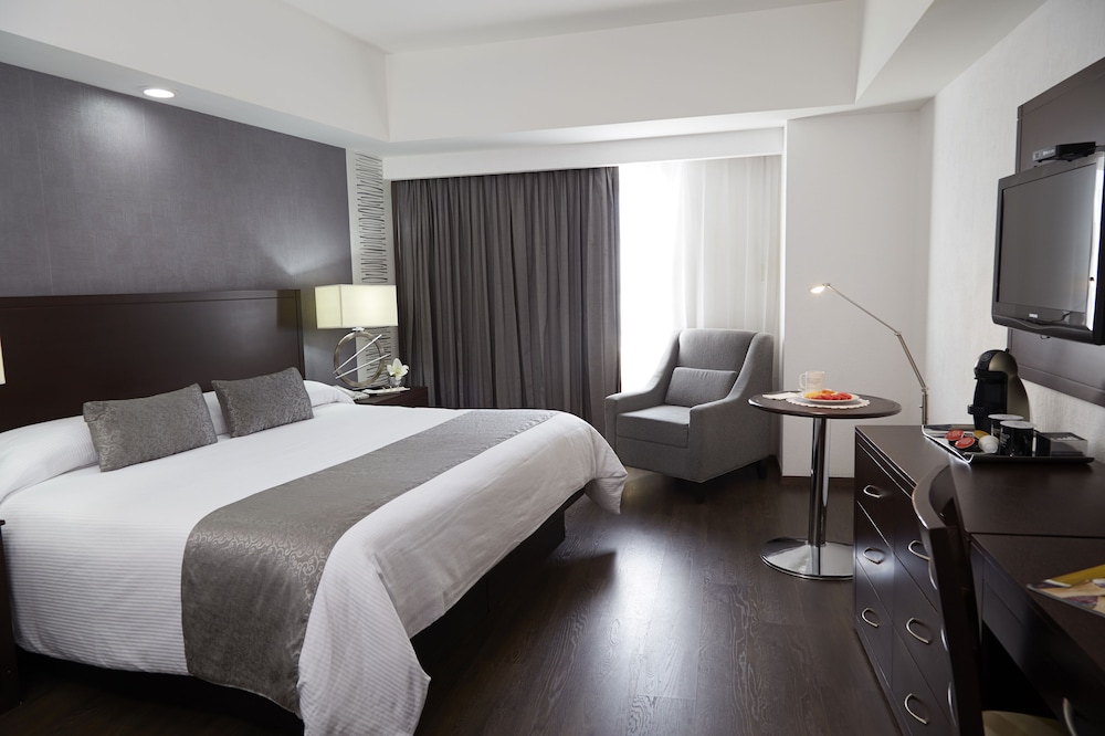 EXECUTIVE, KING BED