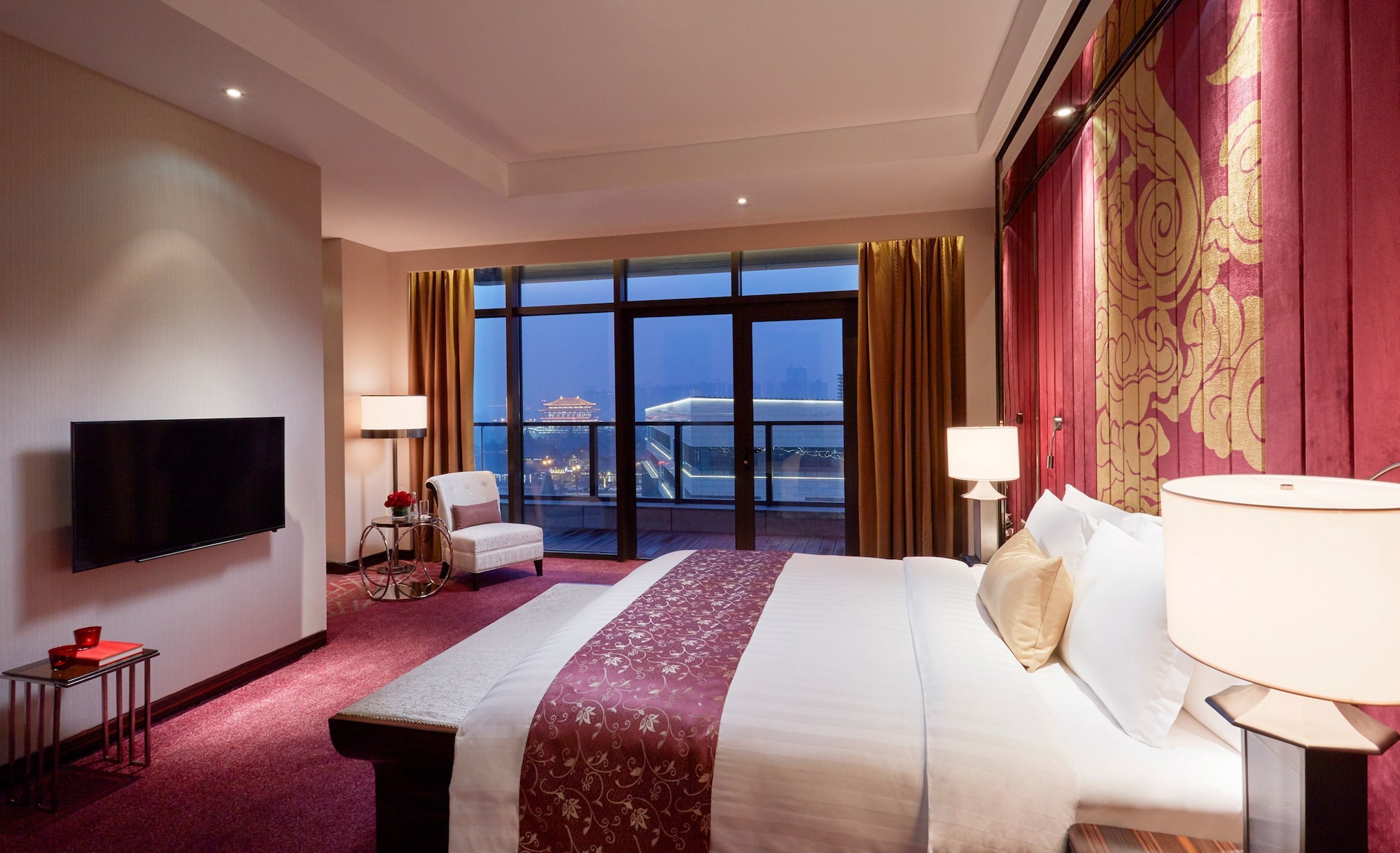 Red Level, Grand, Suite