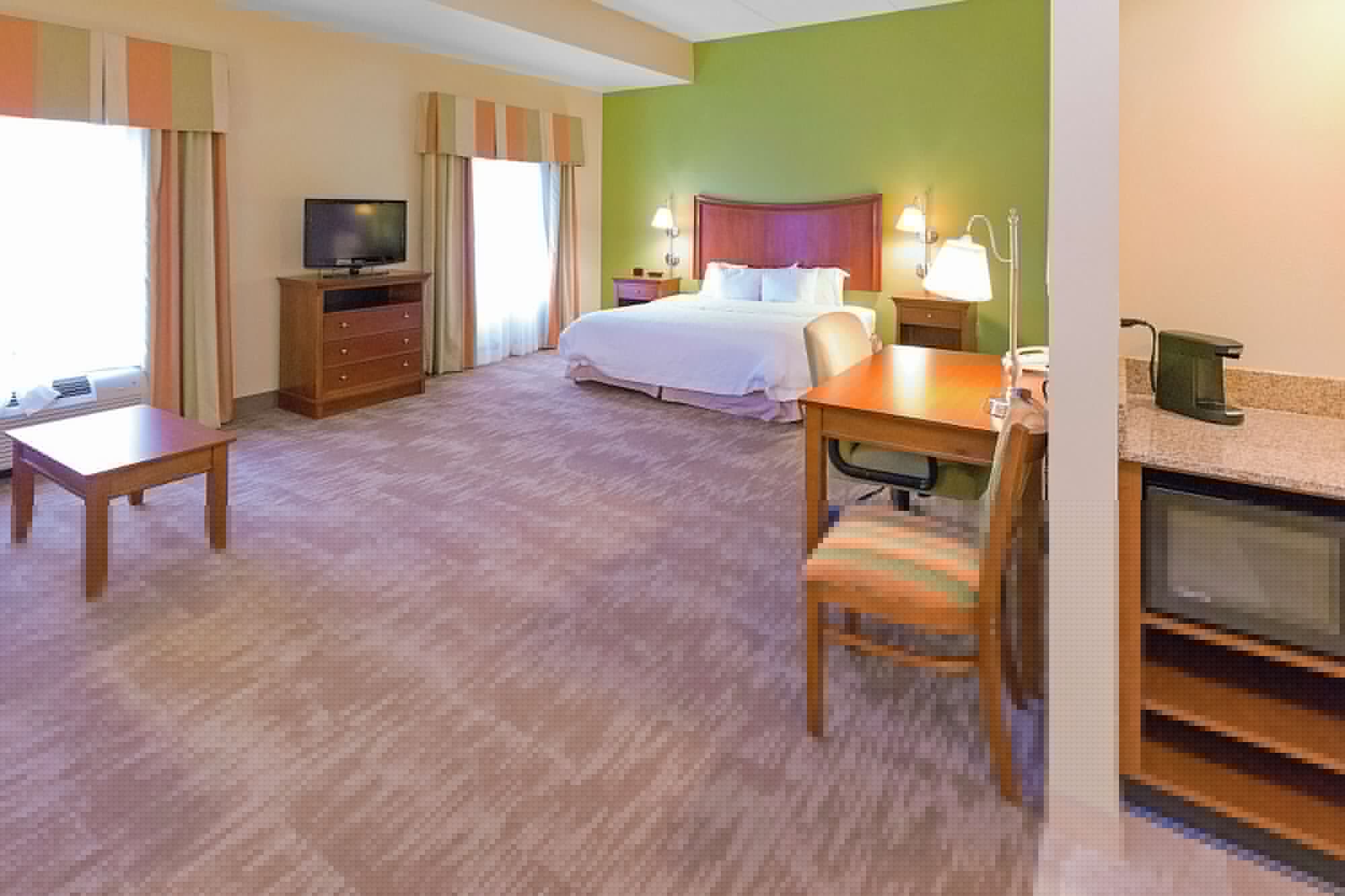 استوديو بسرير كينج مع أريكة، Hampton Inn & Suites Blairsville 3/7
