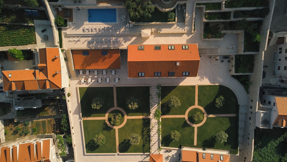 Palace Natali 1/50
