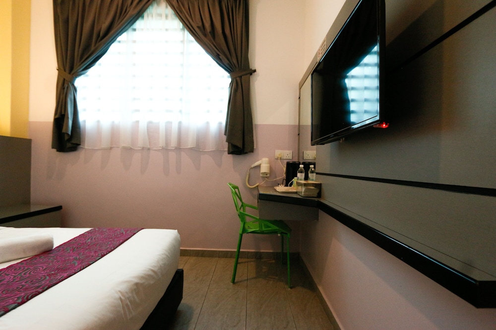 Swing & Pillows at Travelland Hotel, Ipoh 32/99