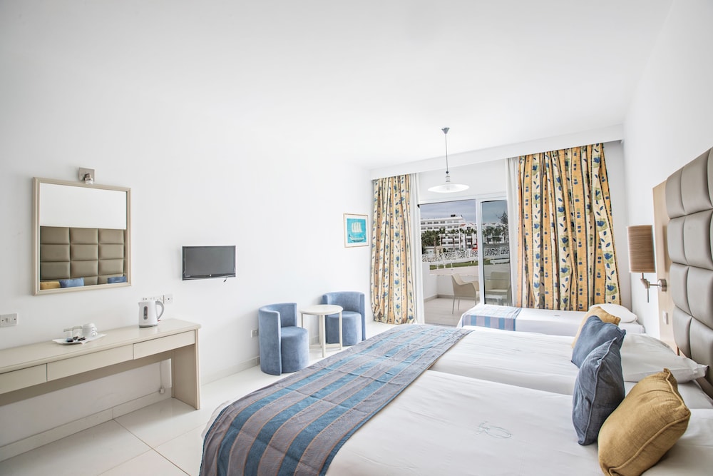 Odessa Beach Hotel 17/65