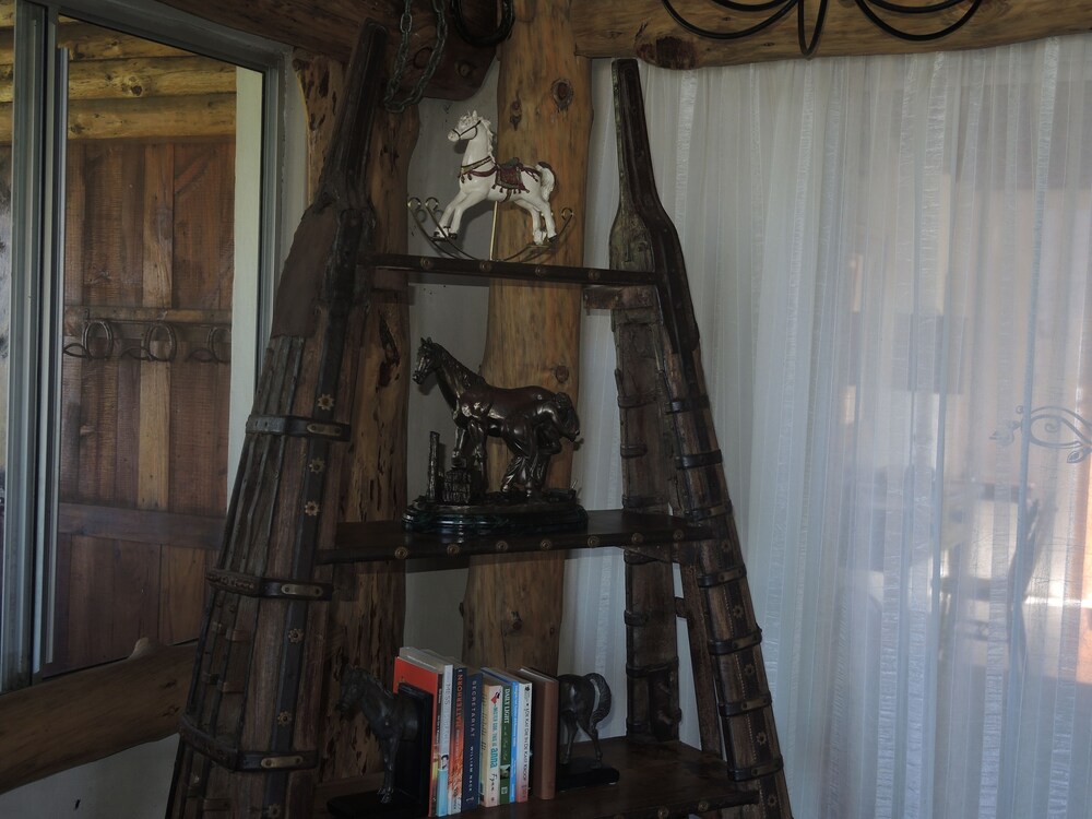 T'niqua Stable Inn 3/50