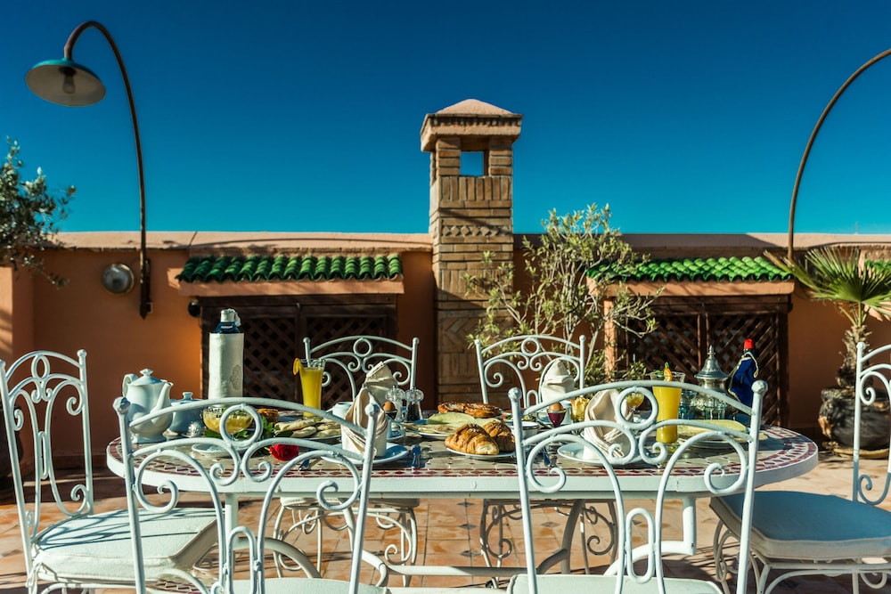 RIAD NASREEN 64/76