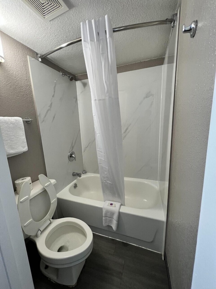 Motel6 Council Bluffs, IA - Omaha East 24/68