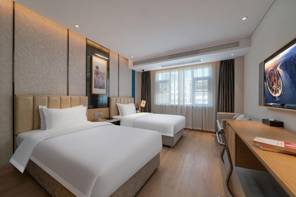 Boutique, Twin Beds