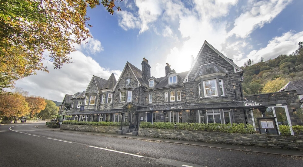 Gwydyr Hotel 2/50