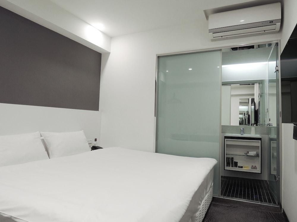 STANDARD, TWIN BEDS, NO WINDOW