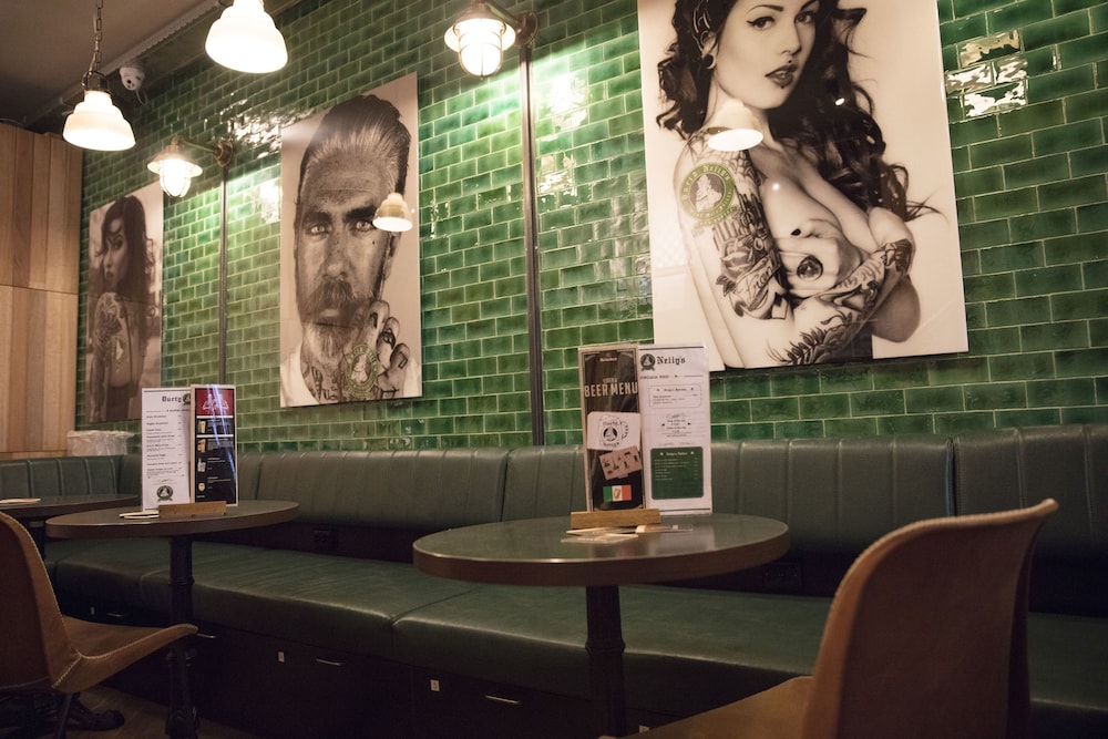 Durty Nellys Inn 44/50